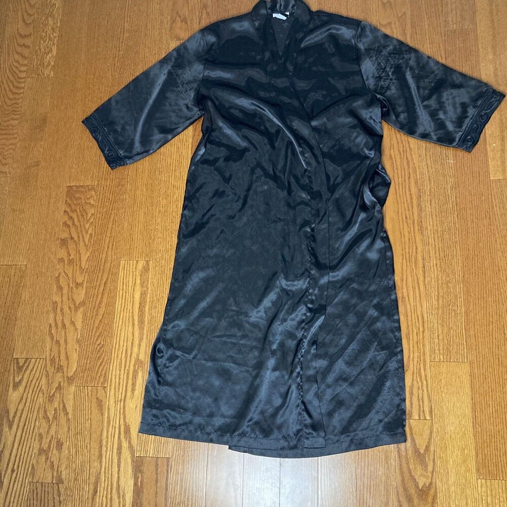 L Black satin Kimono Bathrobe pockets Lightweight belted tie Parisian Intimates